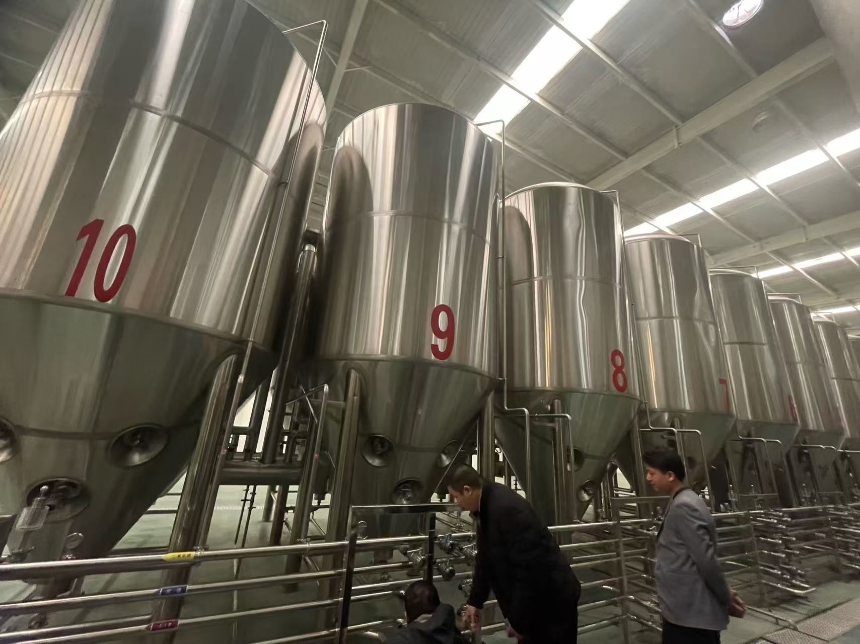 上海精酿啤酒设备厂—平面布置、设备设计、制造、调试、培训等一条龙服务